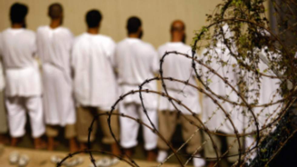 Guantanamo : les grévistes de la faim attachés et "gavés" de force