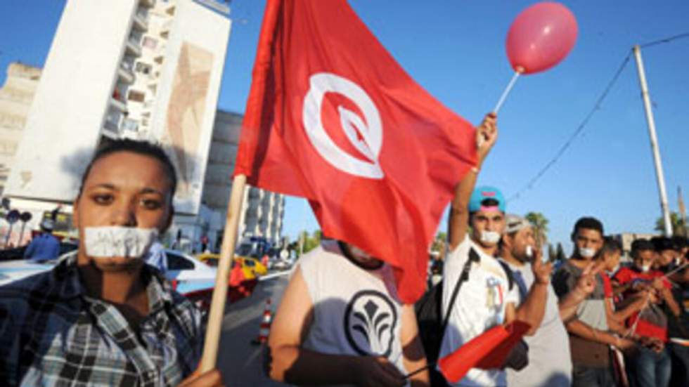 Des milliers de manifestants anti-Ennahda pour la Journée de la femme en Tunisie