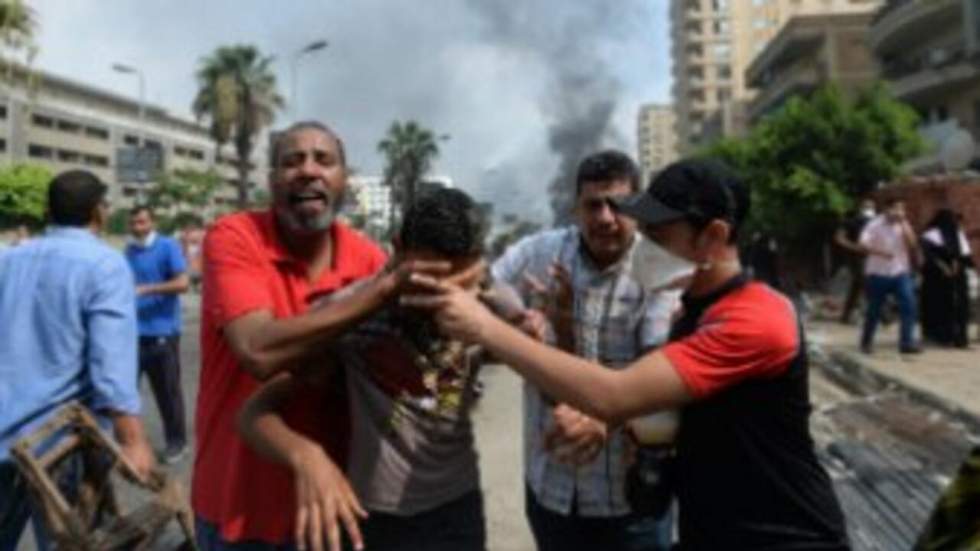 Après une journée sanglante, la "guerre des images" fait rage au Caire