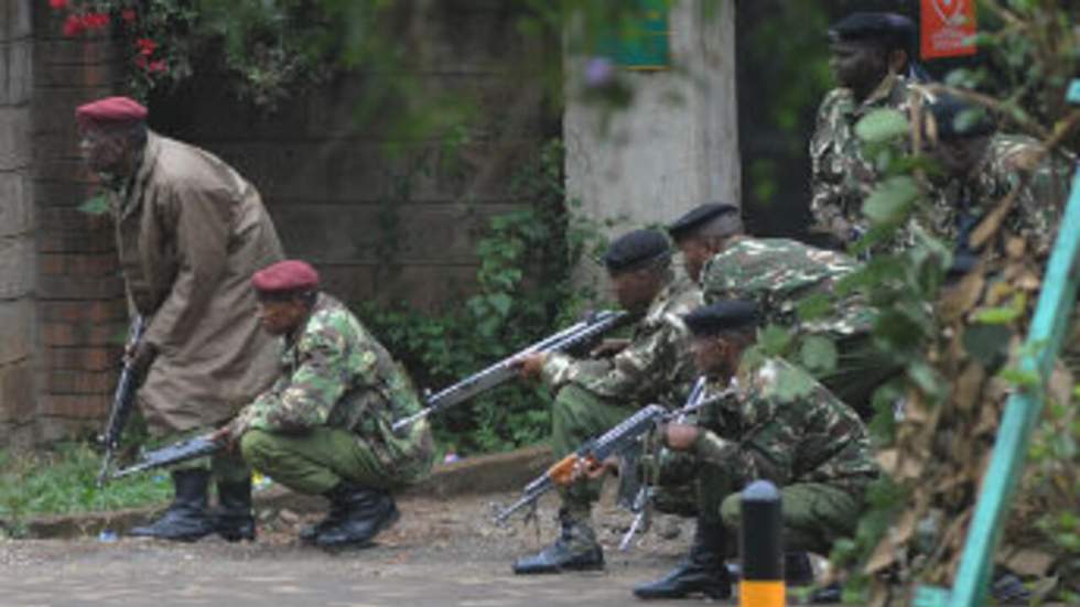 Les Shebab encerclés par la police dans le centre commercial de Nairobi Les Shebab encerclés par la police dans le centre commercial de Nairobi