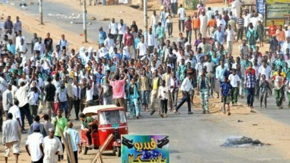 Hausse du prix du carburant : des manifestations font une trentaine de morts Hausse du prix du carburant : des manifestations font une trentaine de morts