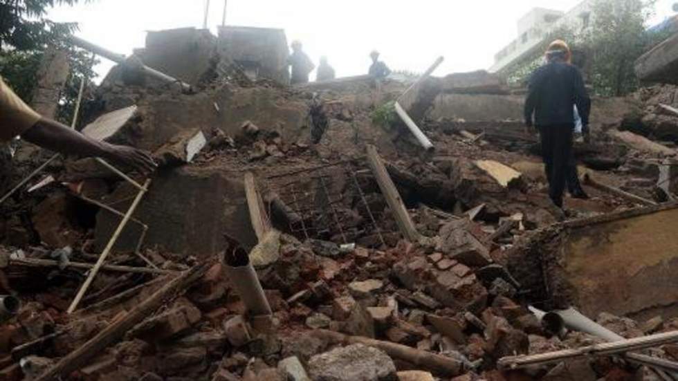 Un immeuble s'effondre à Bombay, près de 70 disparus Un immeuble s'effondre à Bombay, près de 70 disparus