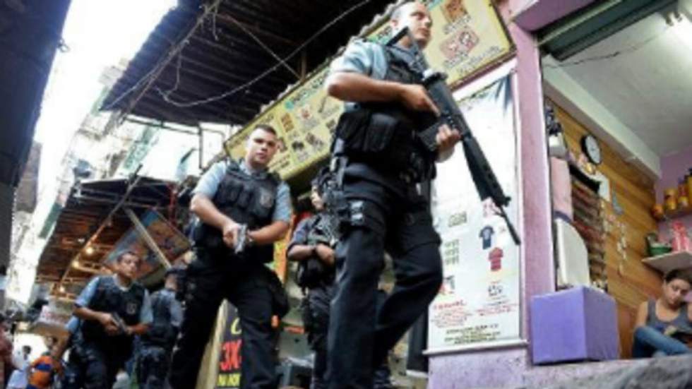 La police brésilienne reprend le controle de neuf favelas à Rio