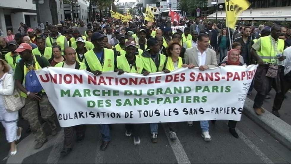 Des centaines de sans-papiers sillonnent l’Ile-de-France depuis un mois