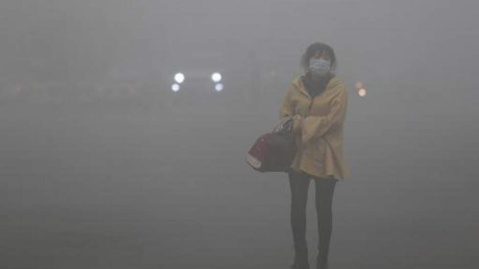 VIDÉO : une ville chinoise plongée dans un nuage de pollution