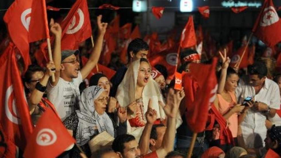 La Tunisie suspend son sort au "dialogue national"