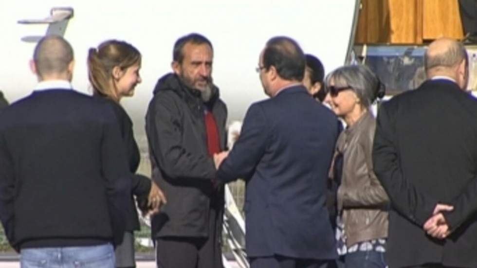 Les ex-otages d'Arlit de retour en France après plus de trois ans de captivité Les ex-otages d'Arlit de retour en France après plus de trois ans de captivité