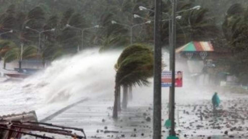 Le super typhon Haiyan fait au moins 100 morts aux Philippines Le super typhon Haiyan fait au moins 100 morts aux Philippines