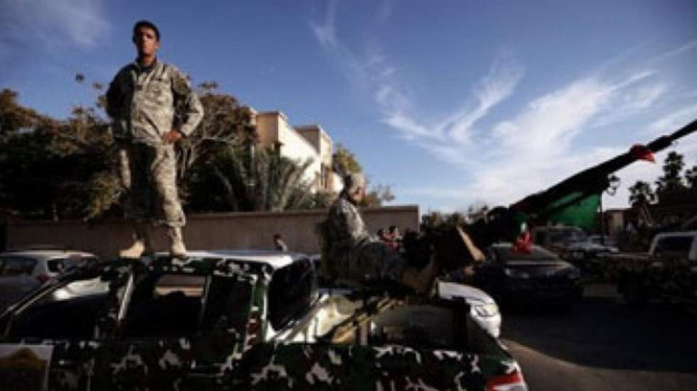 Des groupes armés s'affrontent dans la banlieue est de Tripoli