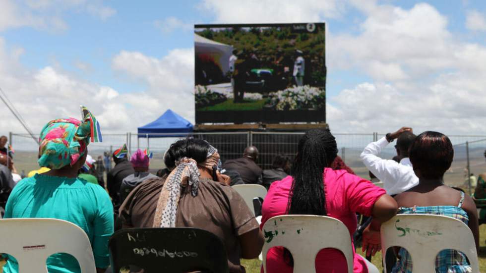 Pour les habitants de Qunu, l'adieu à Mandela devant la télé