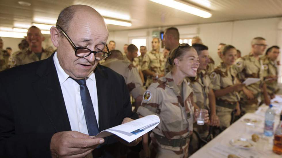 Au Mali, Le Drian évoque le devenir des troupes françaises en Afrique