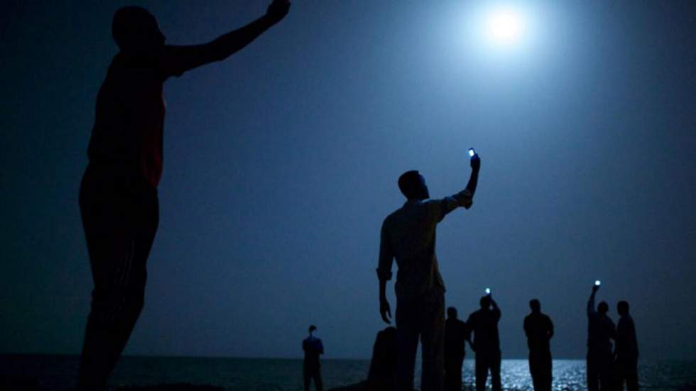 Une photo de migrants au clair de lune primée au World Press 2014 Une photo de migrants au clair de lune primée au World Press 2014