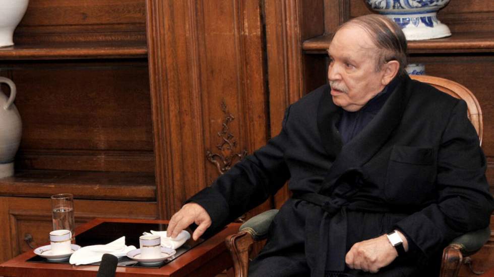 Bouteflika s'insurge contre des tentatives de déstabilisation du pouvoir