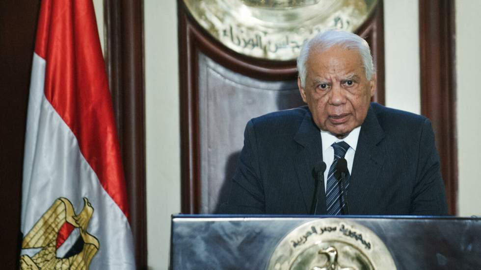Le Premier ministre égyptien annonce la démission du gouvernement Le Premier ministre égyptien annonce la démission du gouvernement