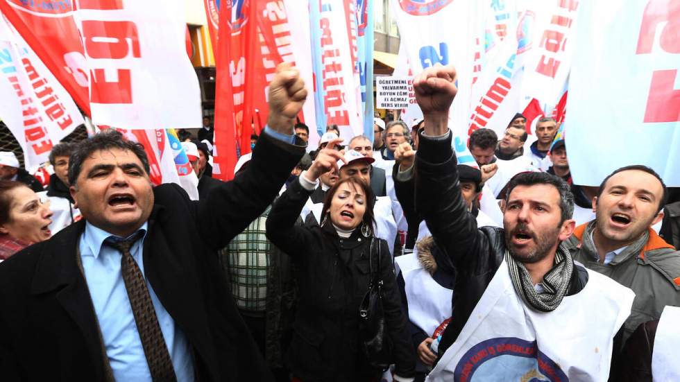 Des milliers de Turcs dans la rue pour dénoncer la corruption du régime Erdogan