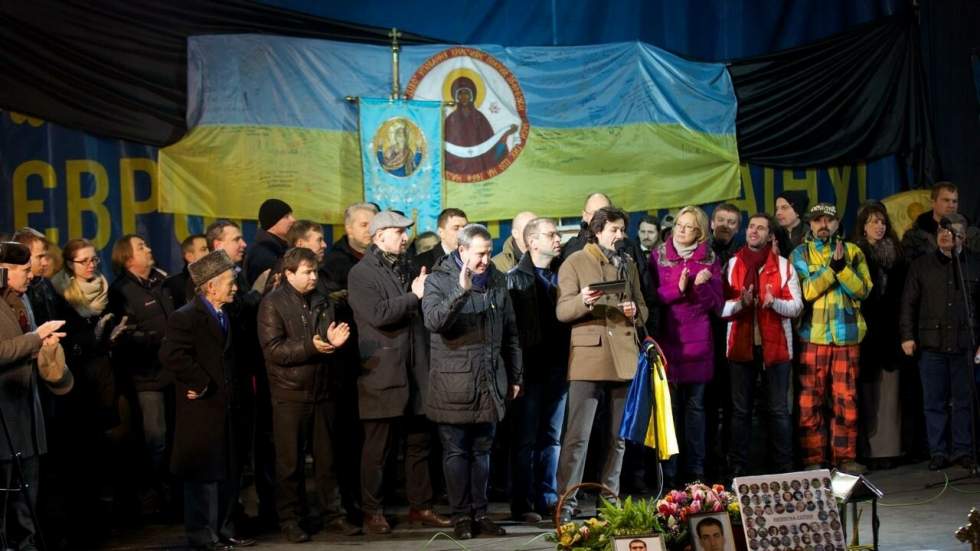 Un nouveau gouvernement ukrainien dévoilé sur la place Maïdan Un nouveau gouvernement ukrainien dévoilé sur la place Maïdan