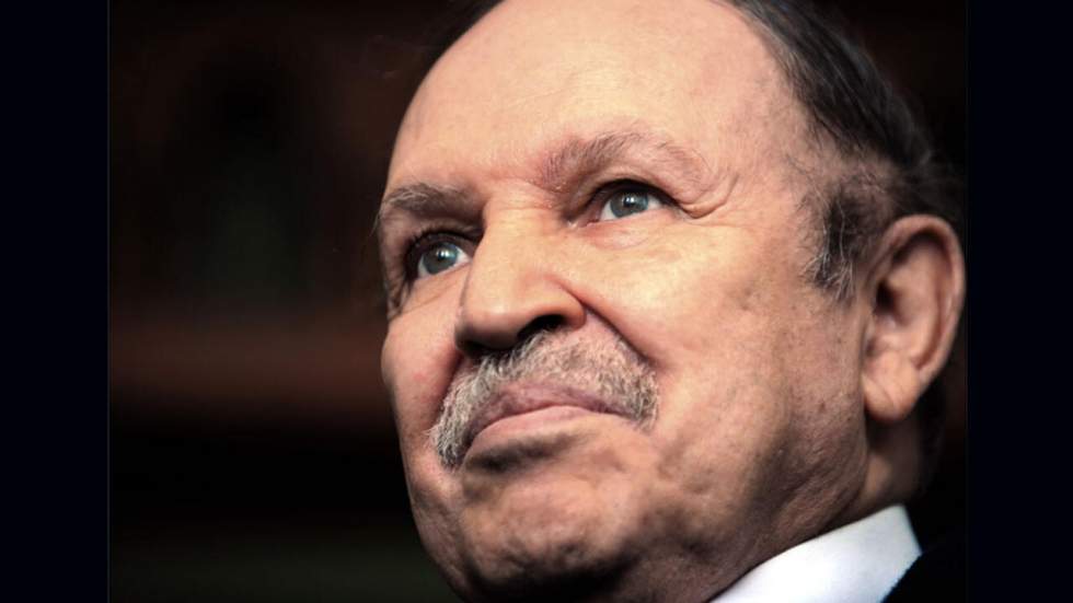 Bouteflika : "Je suis venu déposer officiellement ma candidature" Bouteflika : "Je suis venu déposer officiellement ma candidature"