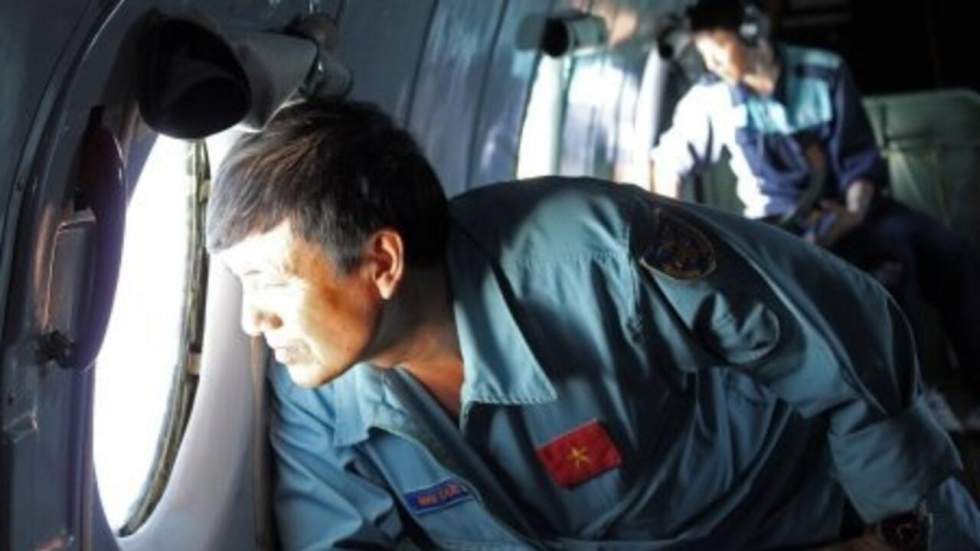Malaysia Airlines : des débris suspects retrouvés, une désintégration en vol évoquée Malaysia Airlines : des débris suspects retrouvés, une désintégration en vol évoquée