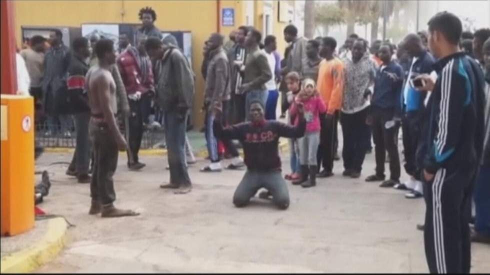 Maroc : 500 clandestins forcent le passage de la frontière espagnole à Melilla