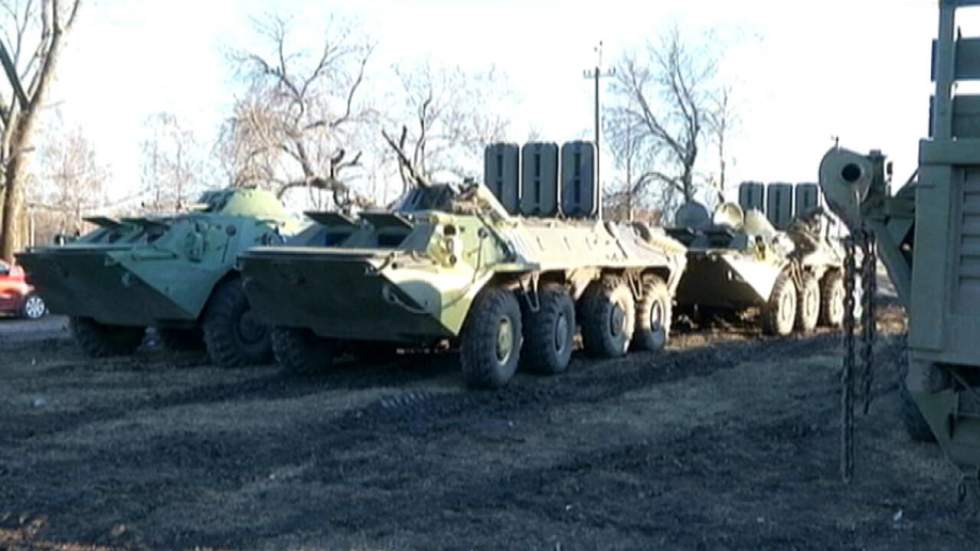 L'armée ukrainienne déploie ses blindés près de la frontière russe