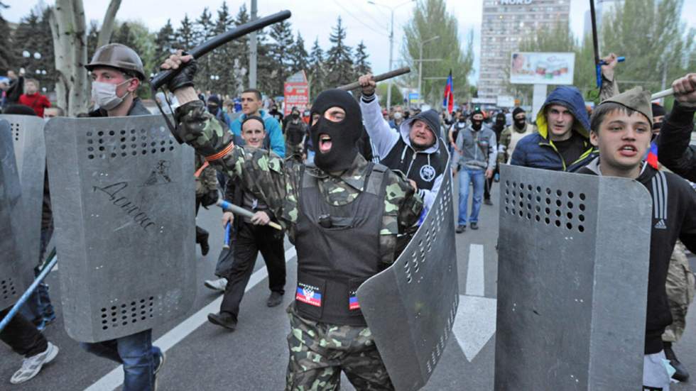 En images : des militants pro-Ukraine dispersés brutalement par des séparatistes