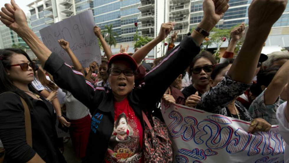 À Bangkok, les "chemises rouges" manifestent leur soutien au gouvernement