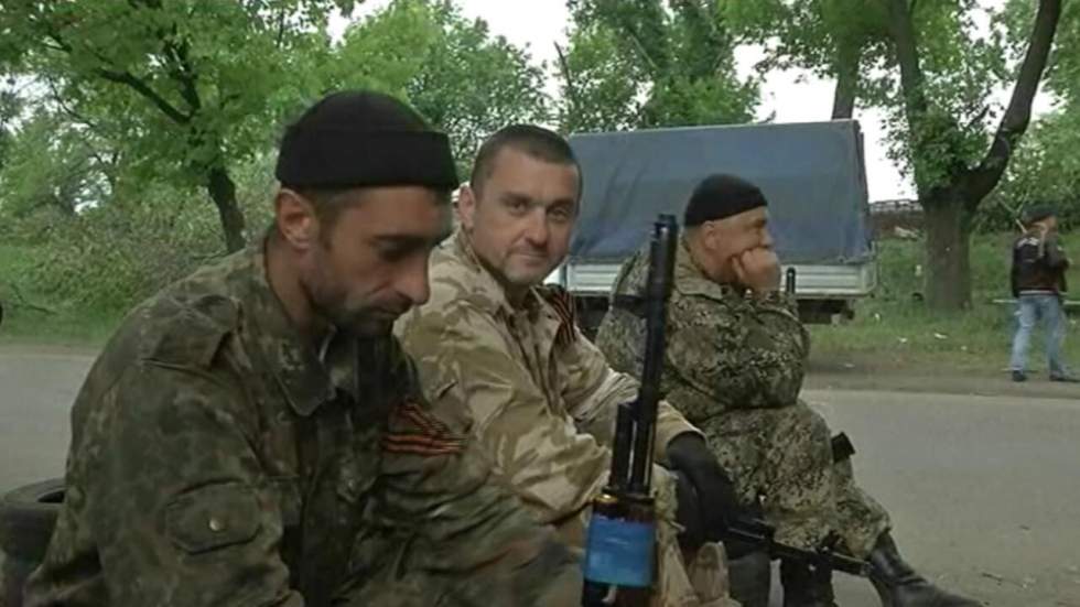Vidéo : À Sloviansk, les pro-russes défient l’armée ukrainienne Vidéo : À Sloviansk, les pro-russes défient l’armée ukrainienne