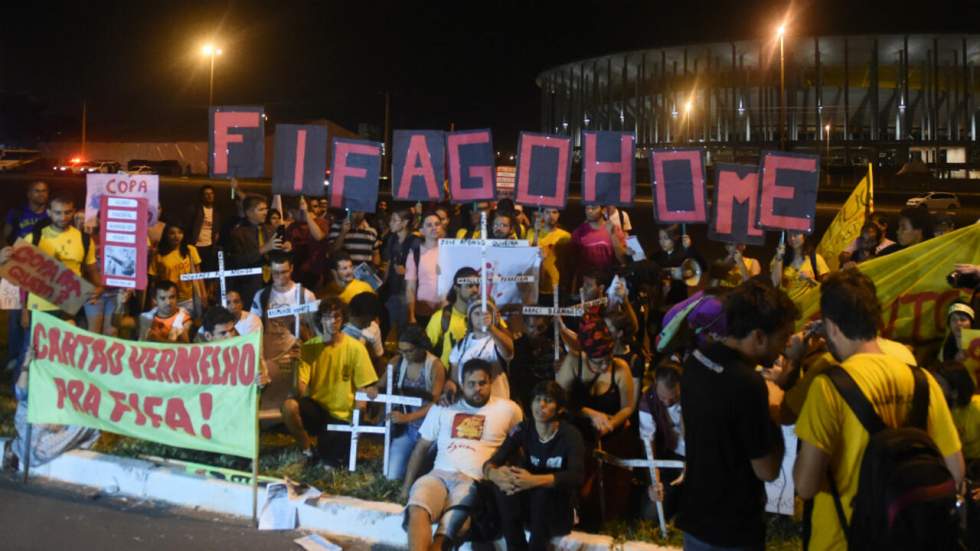 Brésil : la rue maintient la pression à moins d'un mois de la Coupe du monde
