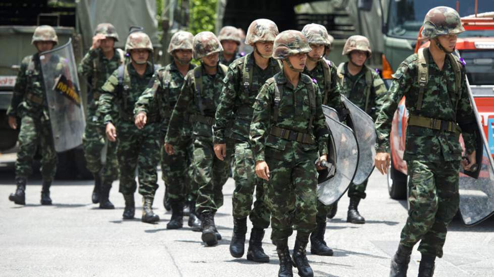 Loi martiale en Thaïlande : l’armée déployée à Bangkok, les médias censurés Loi martiale en Thaïlande : l’armée déployée à Bangkok, les médias censurés