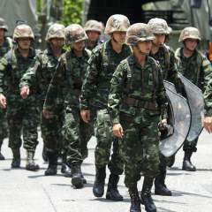Loi martiale en Thaïlande : l’armée déployée à Bangkok, les médias censurés Loi martiale en Thaïlande : l’armée déployée à Bangkok, les médias censurés