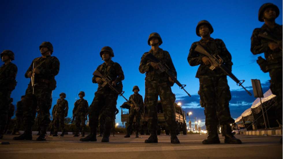 L'armée impose un couvre-feu en Thaïlande