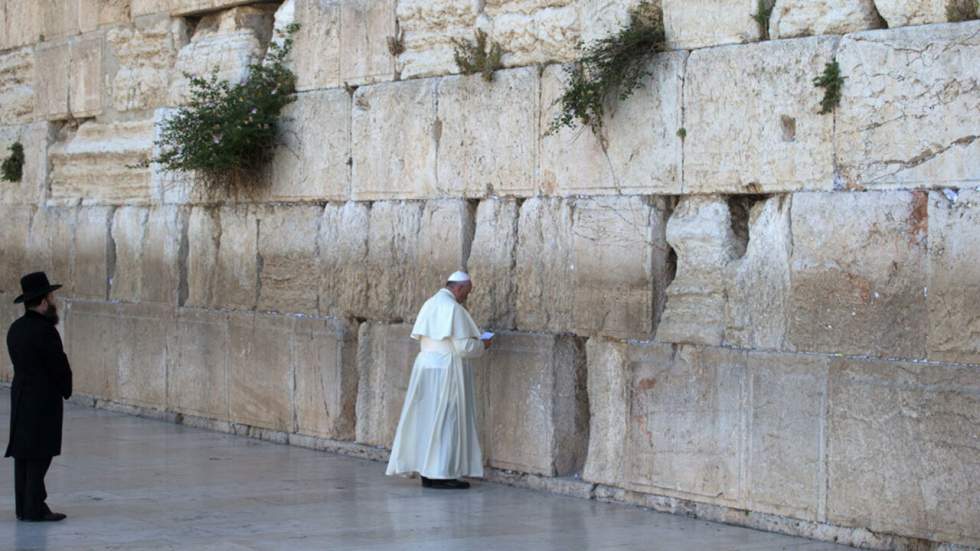 En Israël, le pape fait une halte imprévue au mémorial des victimes d'attentats