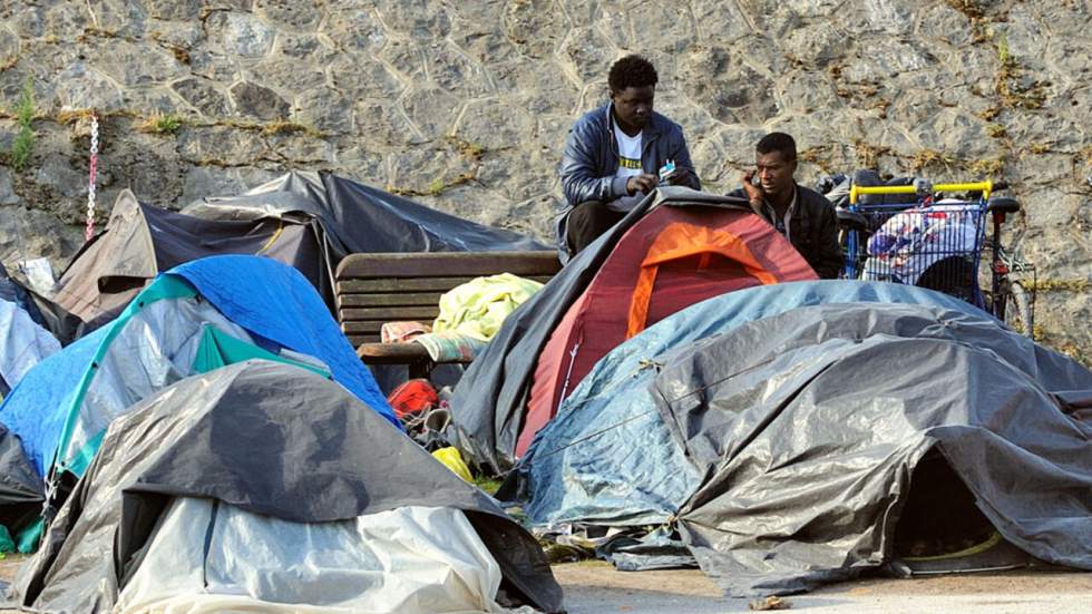 La police française évacue trois camps de migrants à Calais