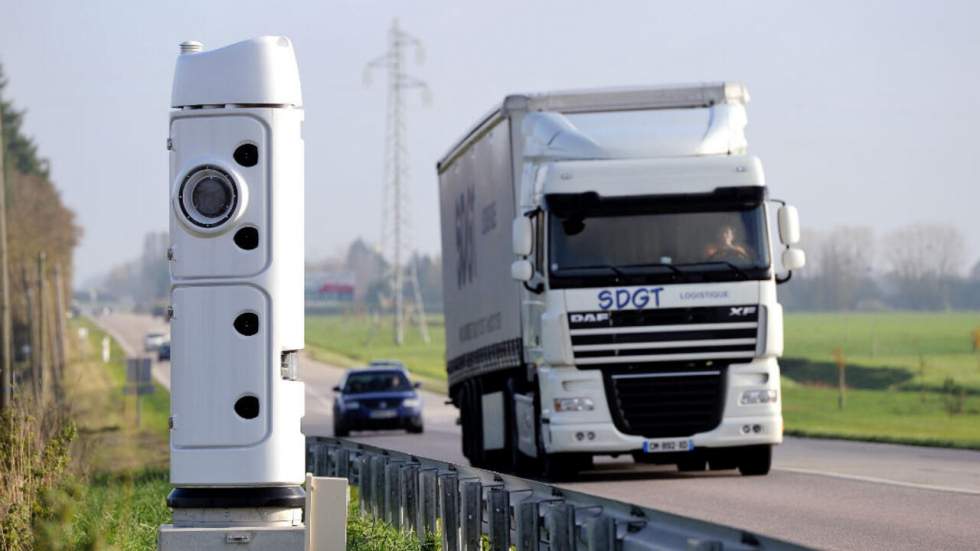 Un "péage transit poids lourds" pour remplacer l’écotaxe Un "péage transit poids lourds" pour remplacer l’écotaxe