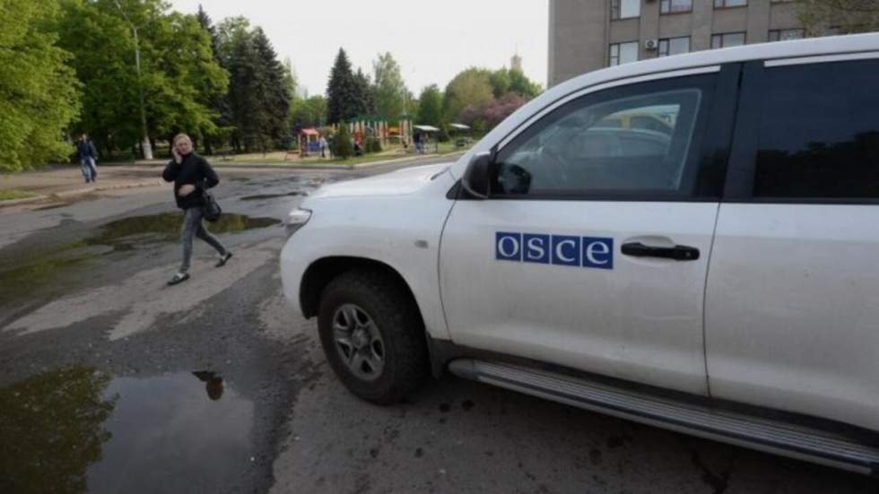 Ukraine : les pro-russes libèrent quatre observateurs de l’OSCE