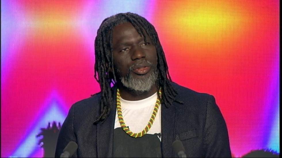 "Aucun pays africain ne pourra s'en sortir tout seul", dit Tiken Jah Fakoly sur France 24 "Aucun pays africain ne pourra s'en sortir tout seul", dit Tiken Jah Fakoly sur France 24