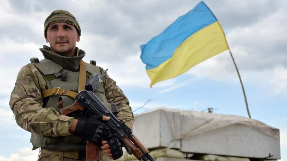 Le drapeau ukrainien flotte sur Sloviansk, l'ancien bastion pro-russe