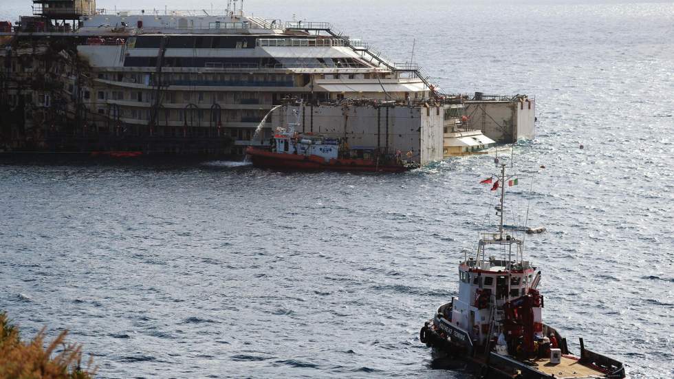 Vidéo : le Costa Concordia flotte de nouveau