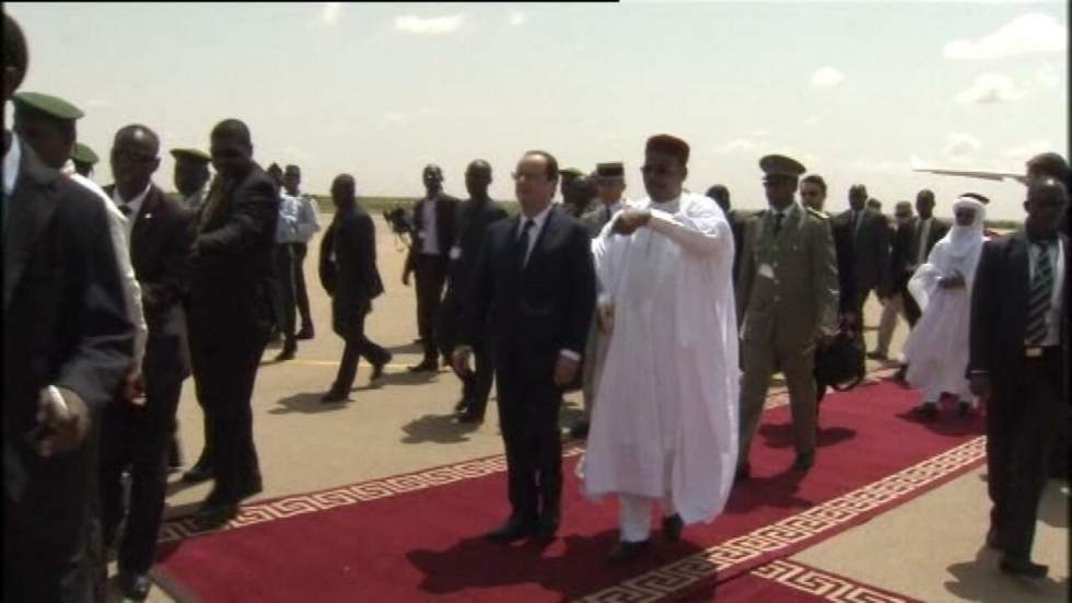 Hollande au Niger : lancement de l'opération anti-terroriste Barkhane