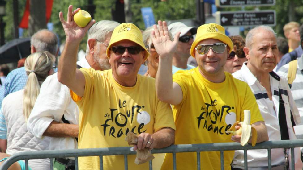 En images : les Champs-Élysées noirs de monde pour l'arrivée du Tour