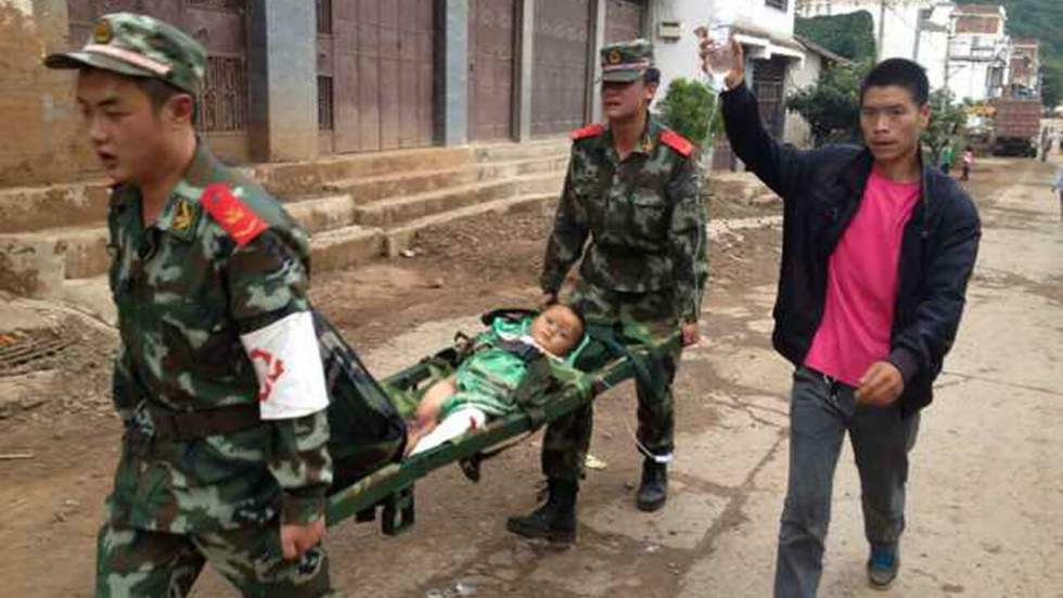Séisme dans le sud-ouest de la Chine : près de 400 morts Séisme dans le sud-ouest de la Chine : près de 400 morts
