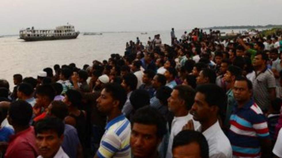 Au Bangladesh, un ferry coule avec 200 personnes à bord Au Bangladesh, un ferry coule avec 200 personnes à bord