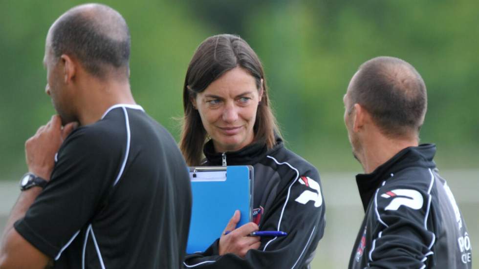 Ligue 2 : le grand soir de Corinne Diacre, première coach pro