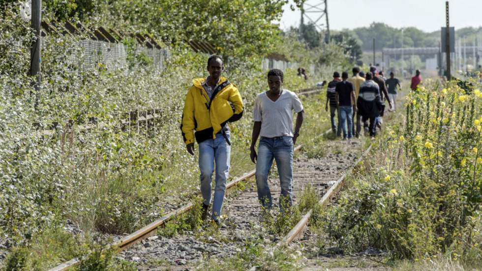L'afflux de migrants clandestins exacerbe les tensions à Calais L'afflux de migrants clandestins exacerbe les tensions à Calais