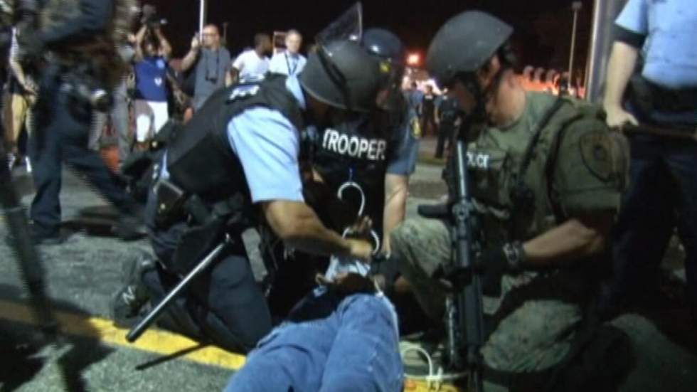 Vidéo : après une nuit plus calme, la situation reste tendue à Ferguson