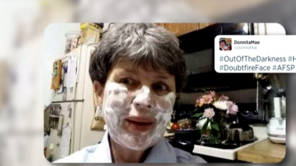 Le "Doubtfire Face", nouveau défi de la Toile contre le suicide Le "Doubtfire Face", nouveau défi de la Toile contre le suicide