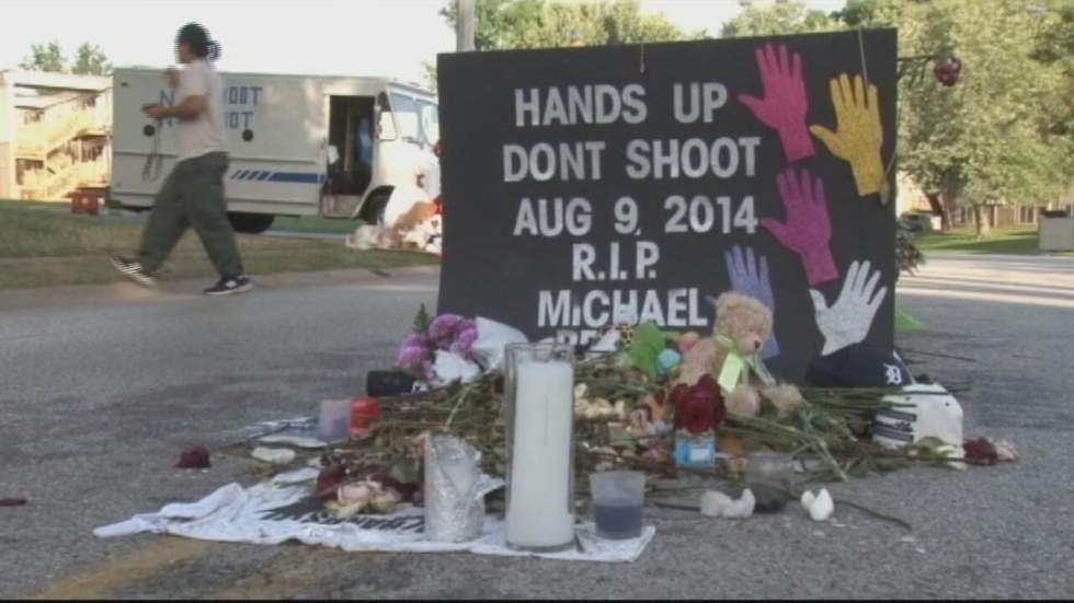 Ferguson sous tension pour les obsèques de Michael Brown