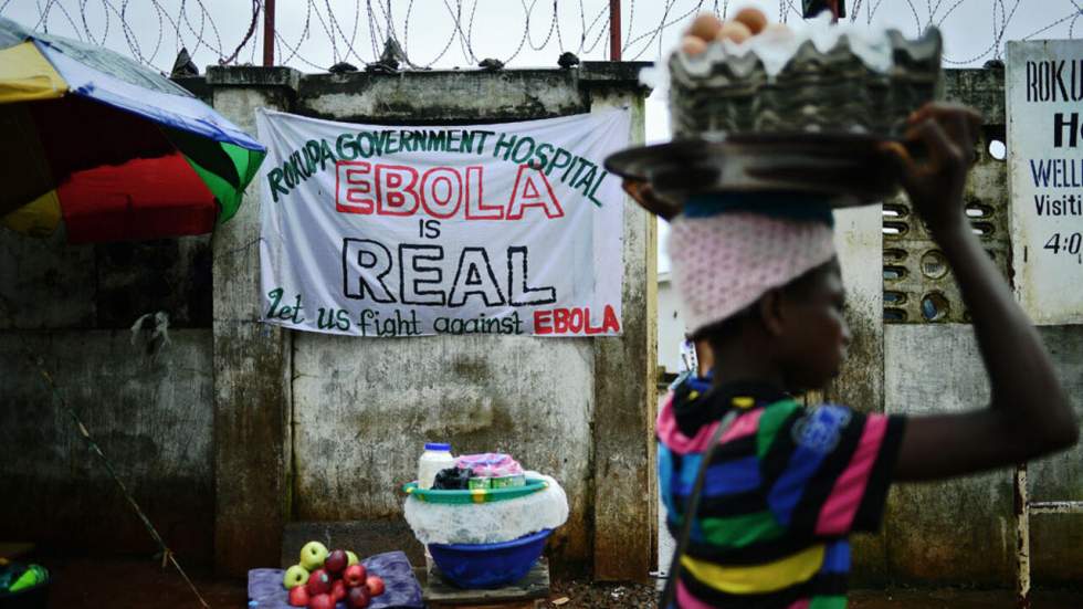 Ebola : les 6,5 millions d'habitants de Sierra Leone assignés à résidence