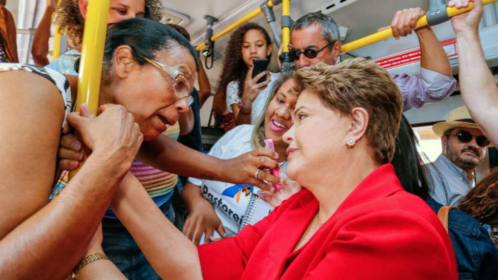 Présidentielle brésilienne : Dilma Rousseff, touchée mais pas coulée