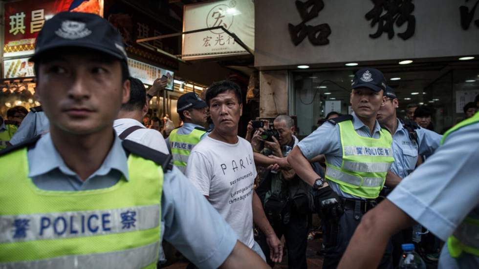 Plusieurs arrestations après les violences contre les manifestants à Hong Kong